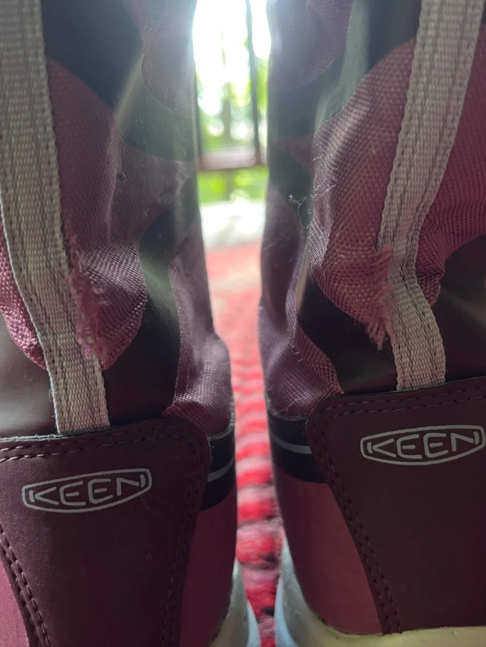 Girls Keen Snow Boots Size 4 ❄️